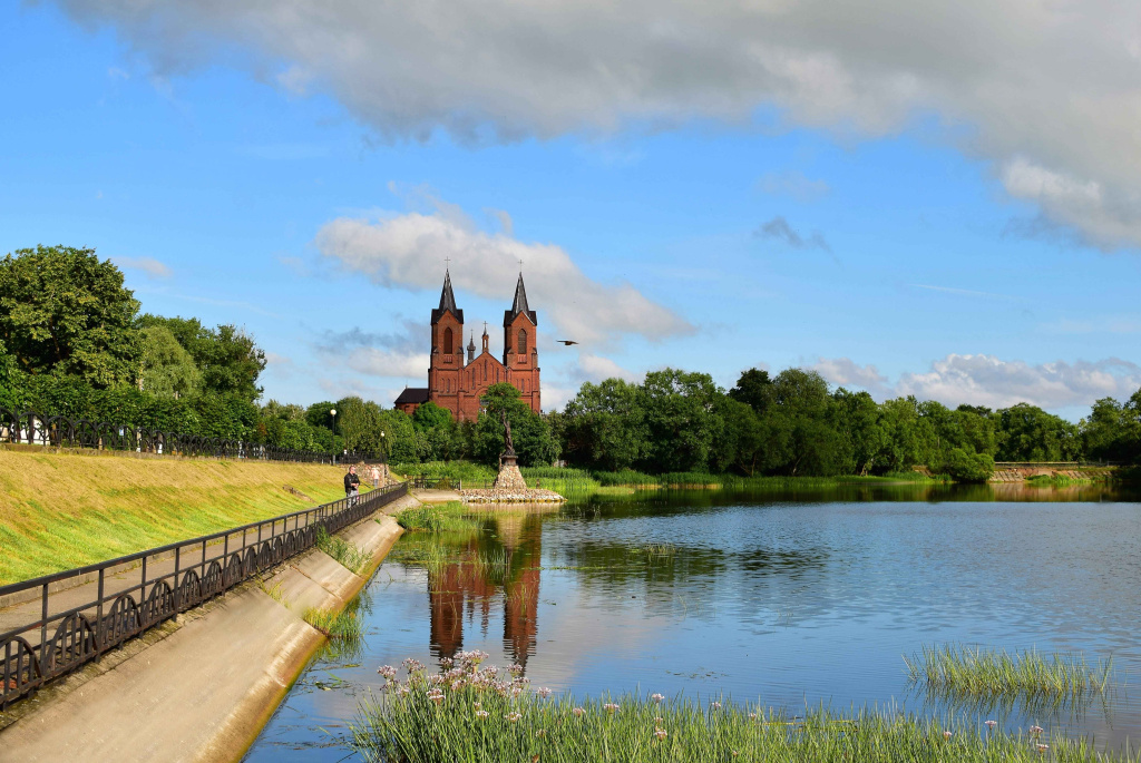 Большое путешествие по Полоцкой земле-Миоры, вид на костел.jpg