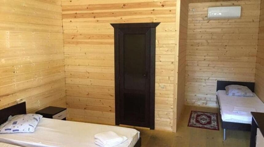 Отель Дуглас в Пицунде, вид на выход из номера.jpeg