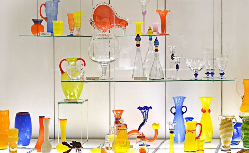 Стеклозавод неман- хрусталь стеллаж.jpg