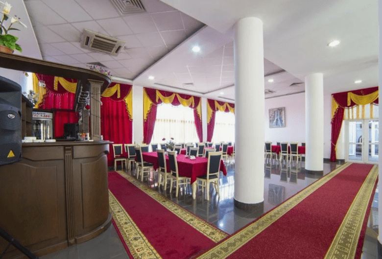 Отель Руслан в Гаграх, ресторан в отеле.png