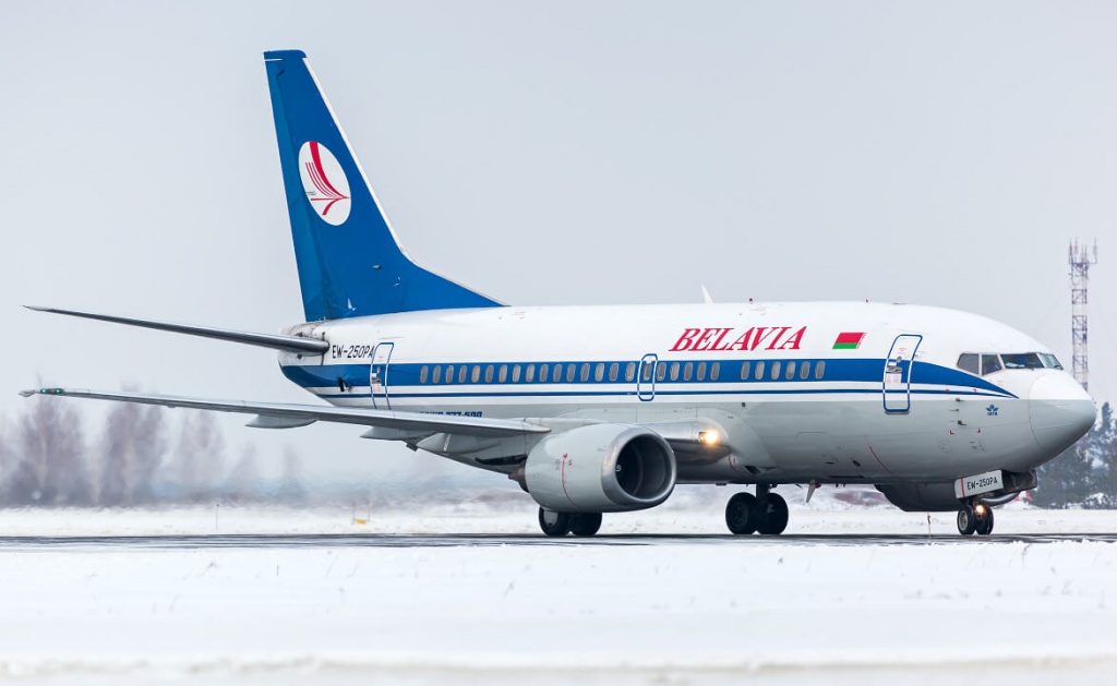 Самолет Белавиа вылетает из Национального аэропорта Минск 1 Самолет Белавиа вылетает из Национального аэропорта Минск 1