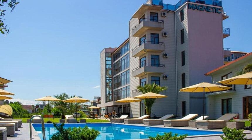 Отель в Уреки Magnrtic Resort общий вид.jpg