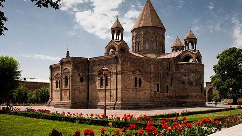 Эчмиадзин, Армения.jpg