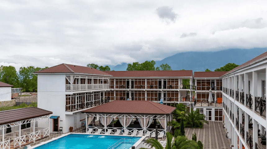 Отель Райский уголок в Ахаладзы вид на крышу.png Отель Райский уголок в Ахаладзы вид на крышу.png