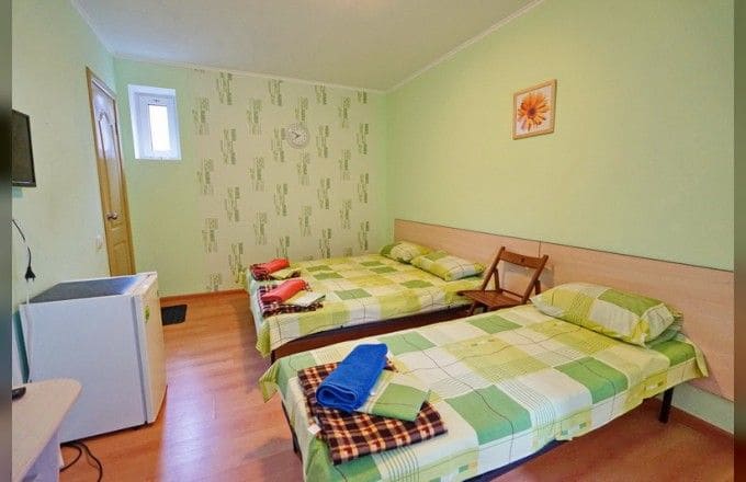 Гостевой дом Виноград в Лермонтово , вид на 3-х местный номер.jpg