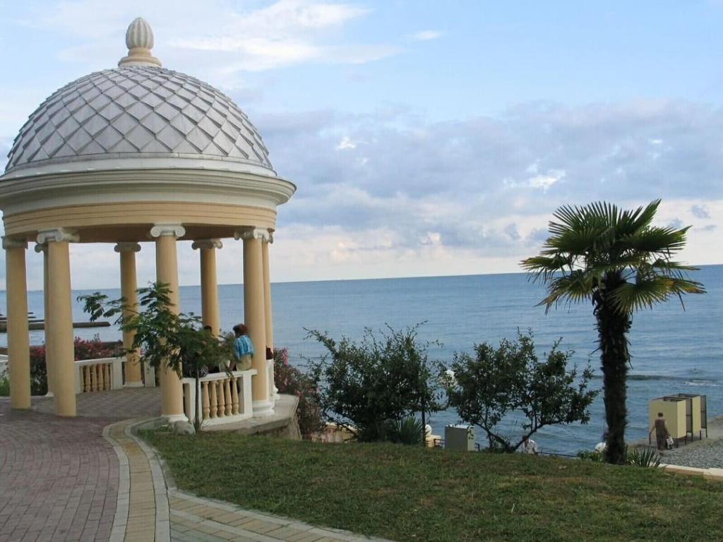 Ротонда Сочи.jpg