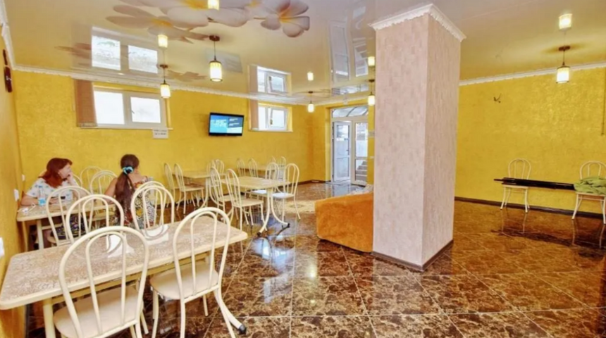 Гостевой дом Абрикос в Кабардинке столовая.png