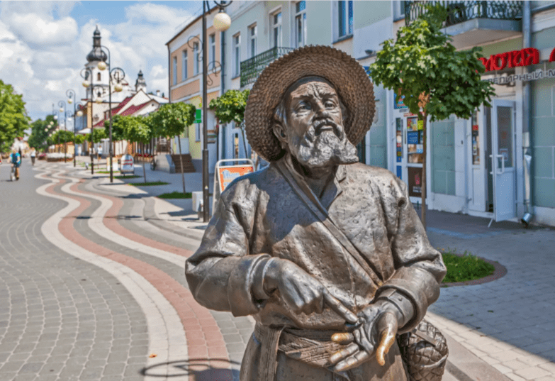 Пинчук в центре Пинска.png