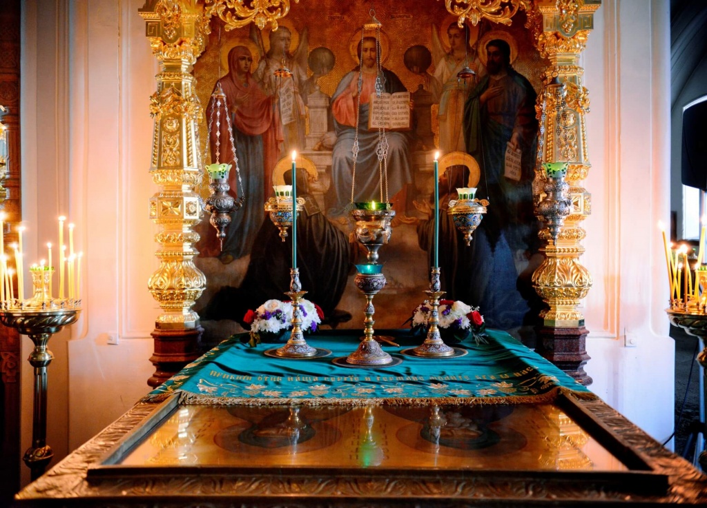 мощи преподобных Сергия и Германа Валаамских чудотворцев.jpg