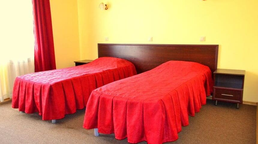 Гостевой дом София на Медовой номер с двумя раздельными крвоатями.jpg