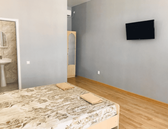 Гостевой дом У моря, Гагры, вид из комнаты на санузел.png Гостевой дом У моря, Гагры, вид из комнаты на санузел.png