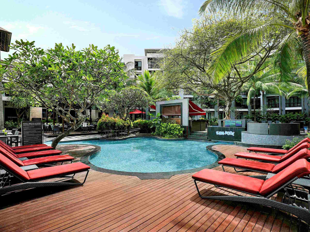 Pullman Bali Legian Nirwana 5 -возле бассейна.jpg