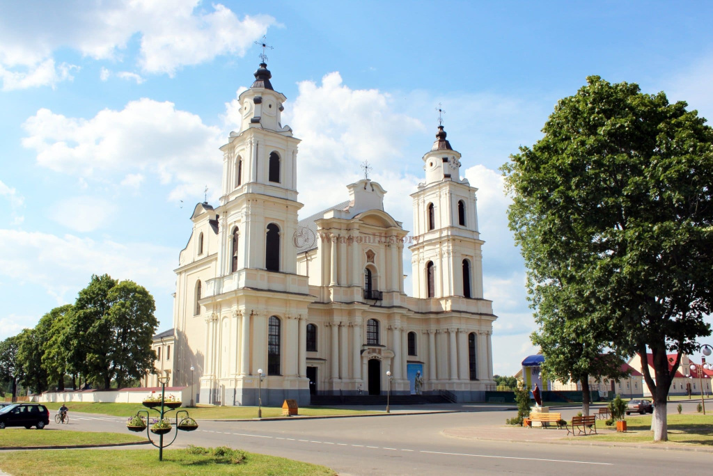 Будслав костел вид сбоку.jpg