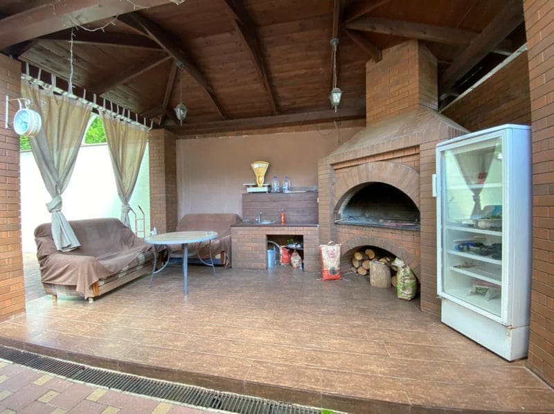 Гостевой дом Валентина в Геленджике - барбекю вид сбока.jpg Гостевой дом Валентина в Геленджике - барбекю вид сбока.jpg