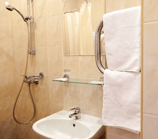 Санузел в отеле Максима Заря, Москва.png Санузел в отеле Максима Заря, Москва.png