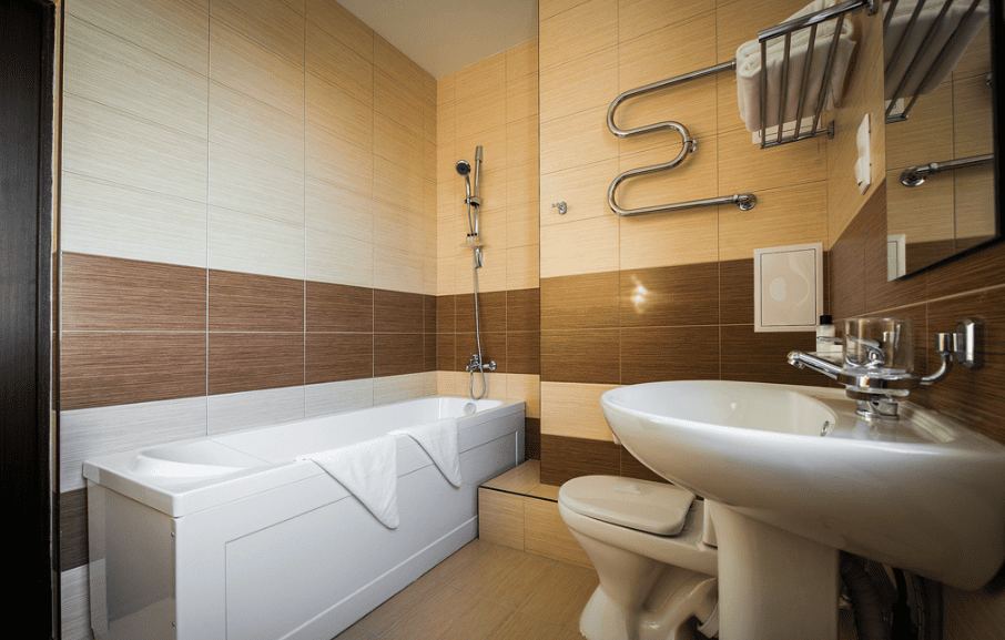 Гостиница Бархатные сезозоны- санузел сбоку.png