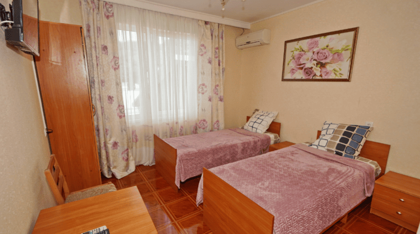 Гостиница Пальмира в Лазаревском , две односпальные кровати.png