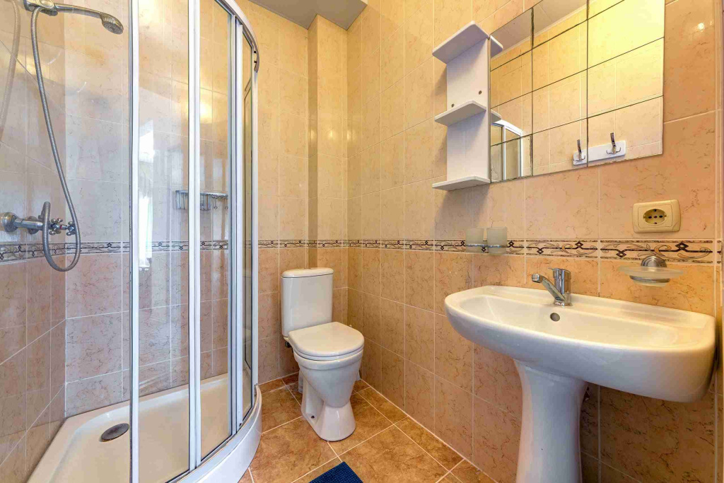 Гостевой дом Алеан в Кабардиненомер душевая кабина.jpg