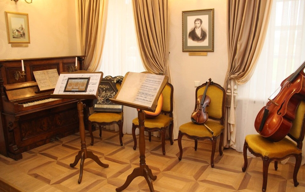 Залесье - усадьба внтутри.jpg