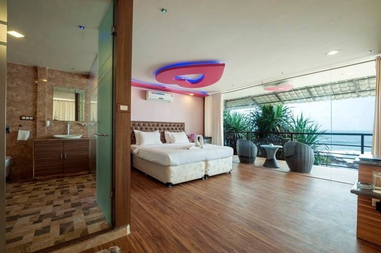 Royal Boomerang Resort- номер с двуспалкой.jpg Royal Boomerang Resort- номер с двуспалкой.jpg