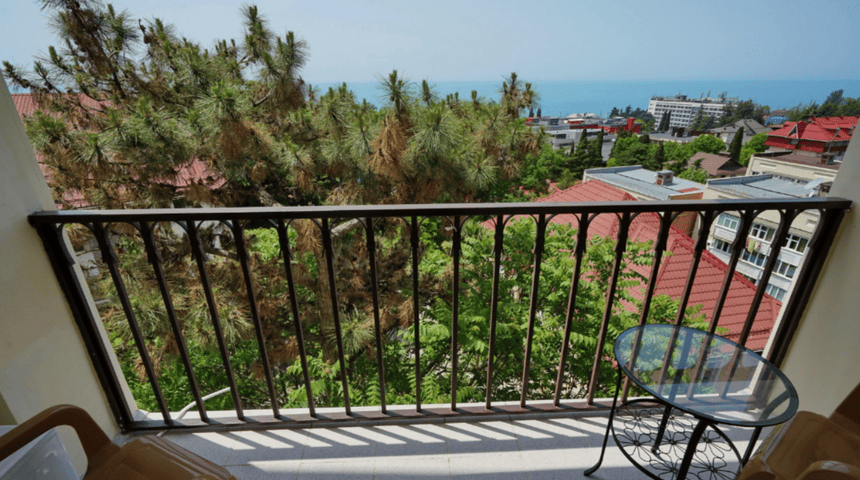 Гостиница Пальмира в Лазаревском вид с балкона.png