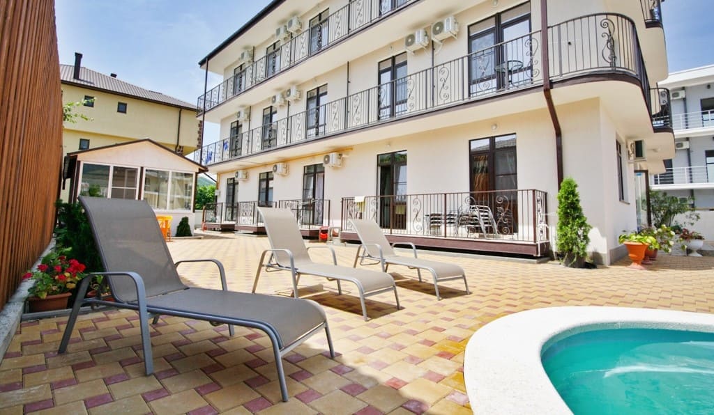 Гостевой дом Orio в Кабардинке боковой вид.jpg