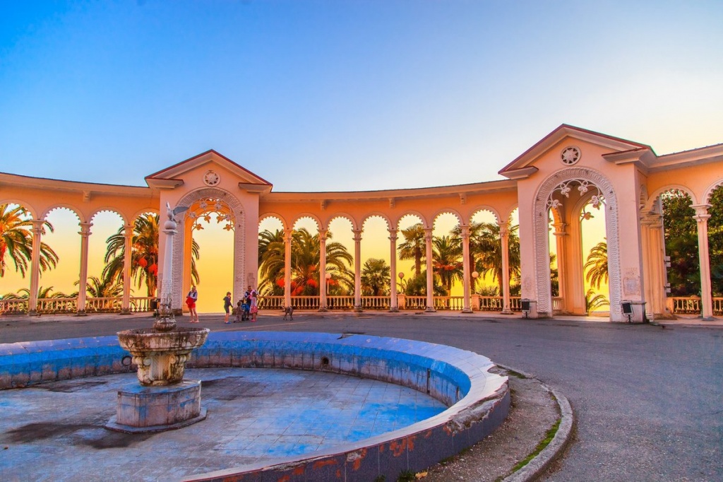 гагрская колонада.jpg гагрская колонада.jpg