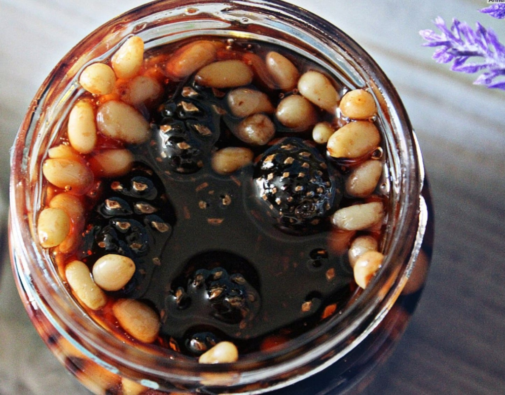 Кедровые орехи, варенье из них, Камчатка.jpg