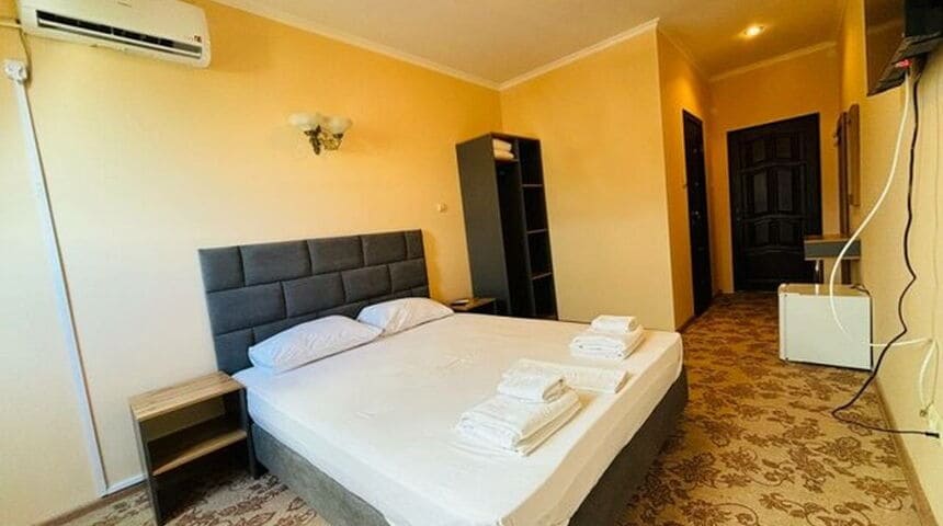 Апарт-отель Кристалл вид из номера.jpg