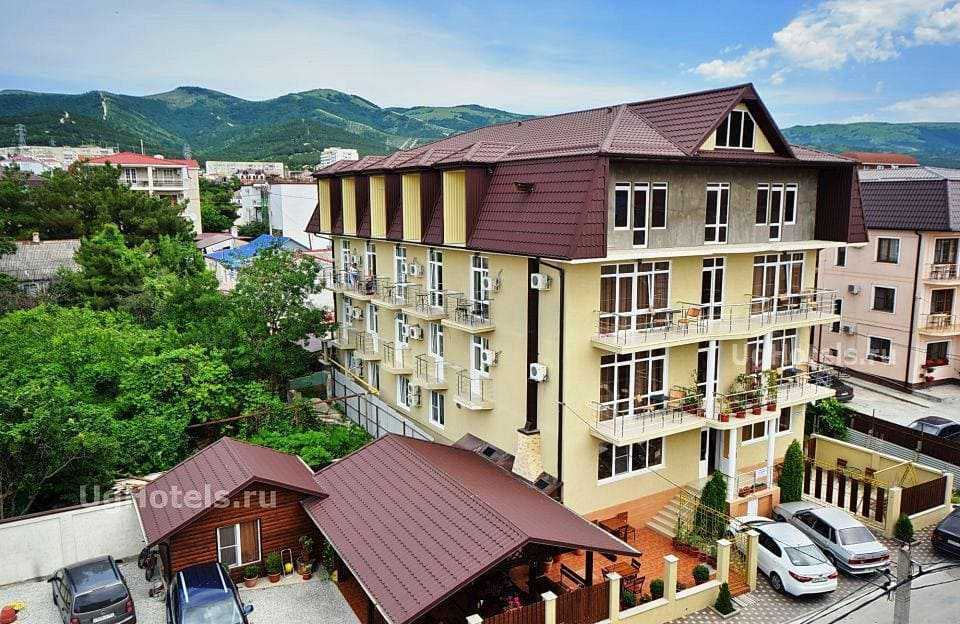 Гостевой дом Александрия на Добской- вид сбоку_8.jpg