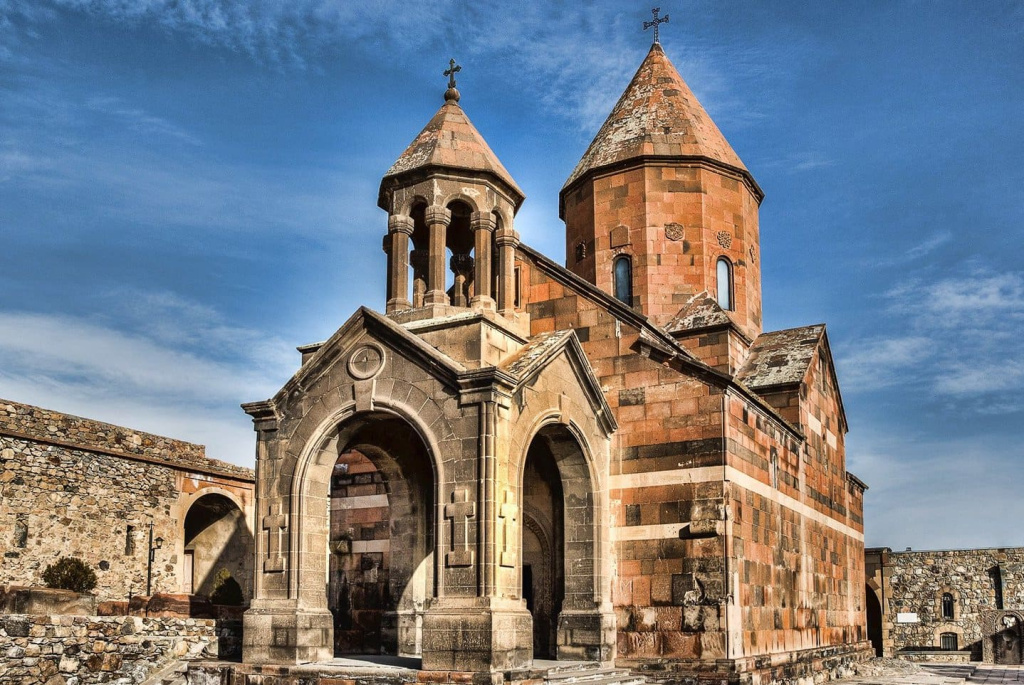 монастырь Хор Вирап -вид рядом.jpg