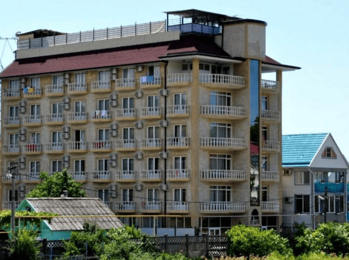 Гостевой дом Троя в Лазаревском сбоку.png