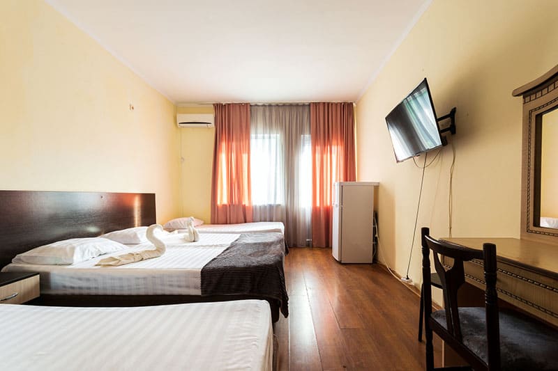 Гостевой дом Дубовая роща в Лермонтово 4-х местный номер.jpg