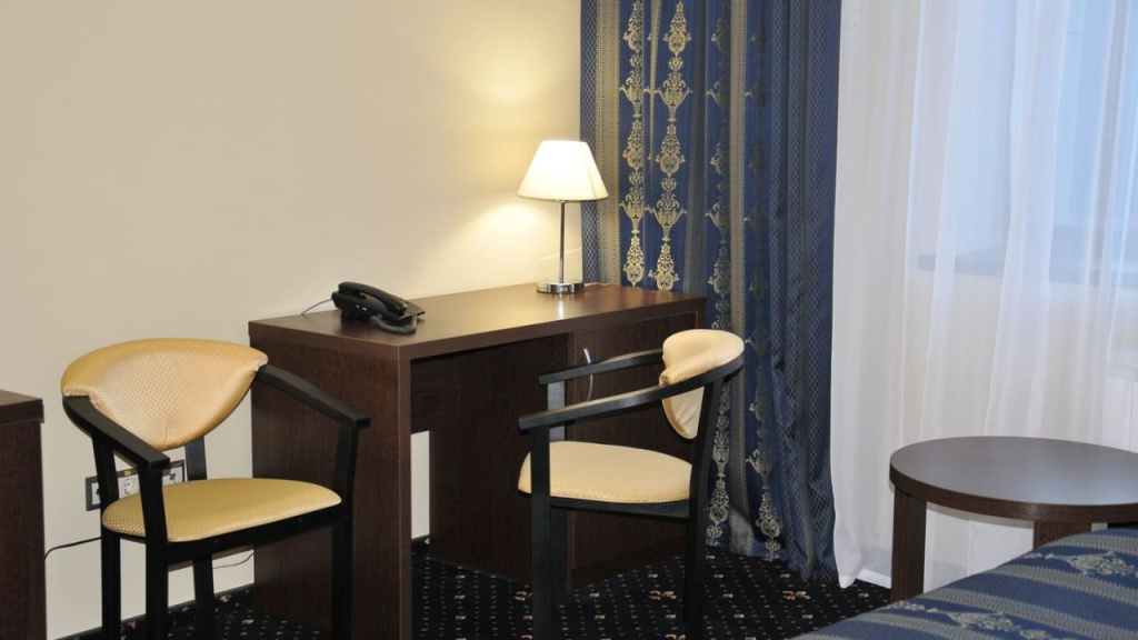 Стандартный Double Twin прикроватный стол.jpg Стандартный Double Twin прикроватный стол.jpg