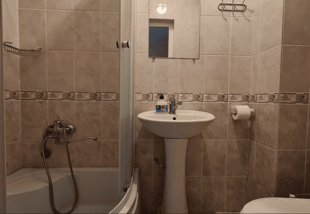 Гостиница Магнолия в Гаграх , санузел в номере.png
