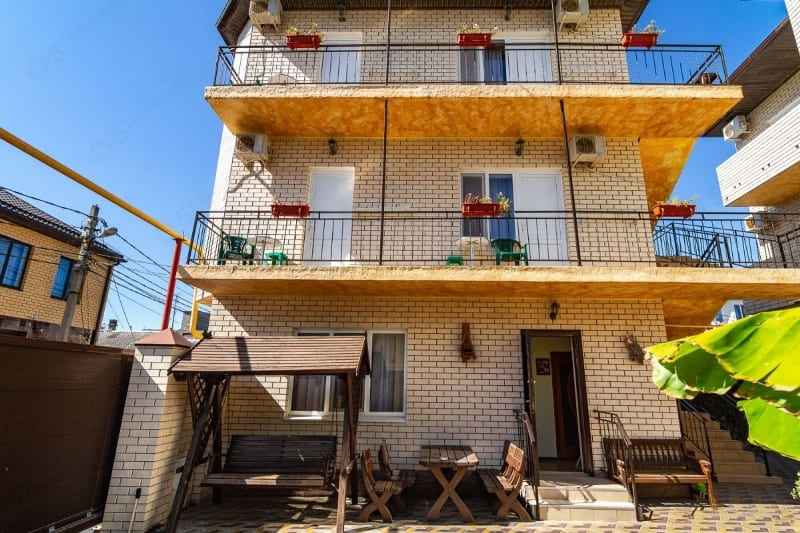 Гостевой дом у моря, Джемете- вид на дом боковой.jpg