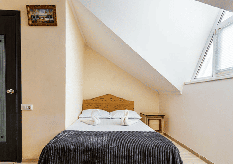 Гостевой дом Дубовая роща в Лермонтово вид на номер с мансардой.png