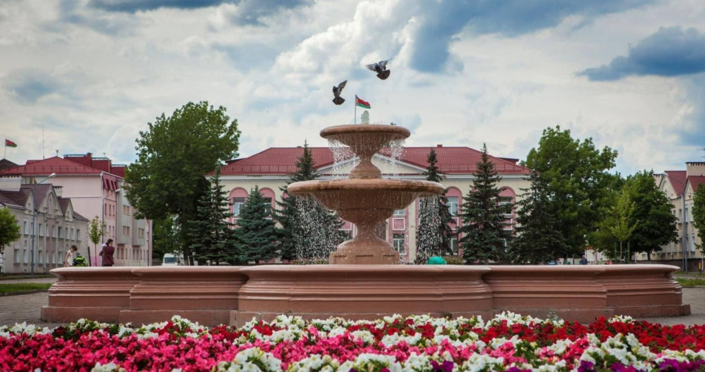 Лунинец , фонтан в центре города.jpg