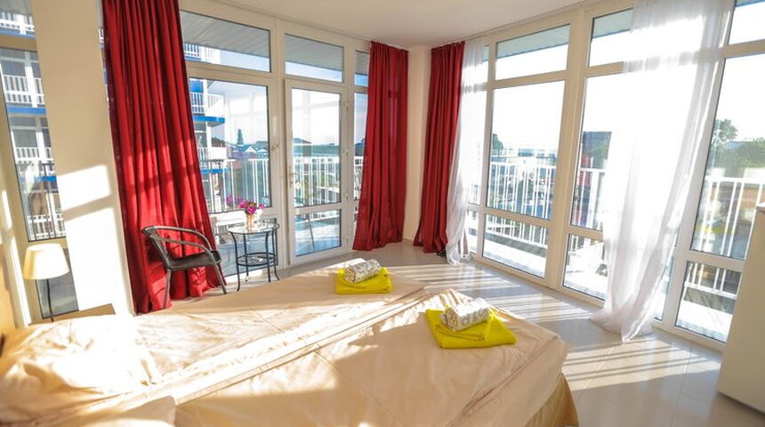 Отель Марсель - номер с двуспальной кроватью.jpg