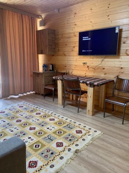 Коттеджи на берегу Каспийского моря , видна телевизоре.jpg