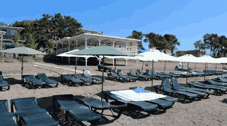 Отель National Грузия пляж -лежаки и шезлонги.png Отель National Грузия пляж -лежаки и шезлонги.png