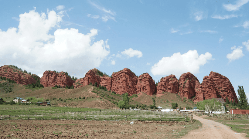 ущелье Жети-Огуз, центральный вид.png