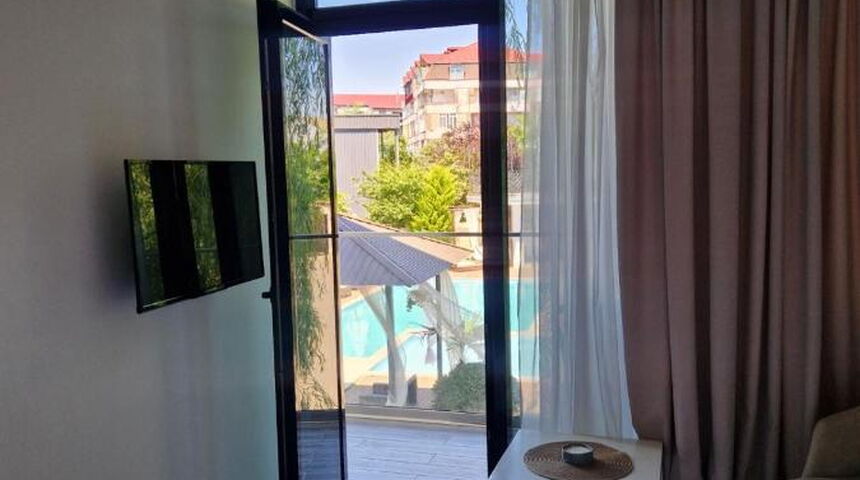 Отель New House Kobuleti вид мз окна.jpg