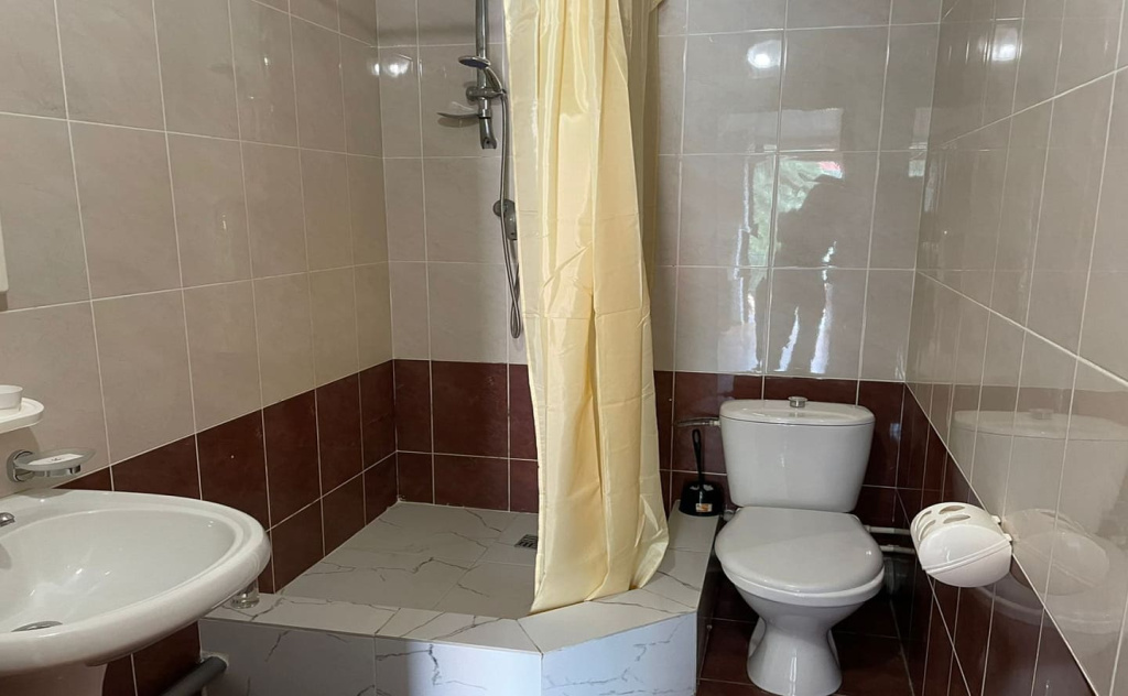 Гостевой дом Апсны-Абазашта в Гаграх, санузел.jpg