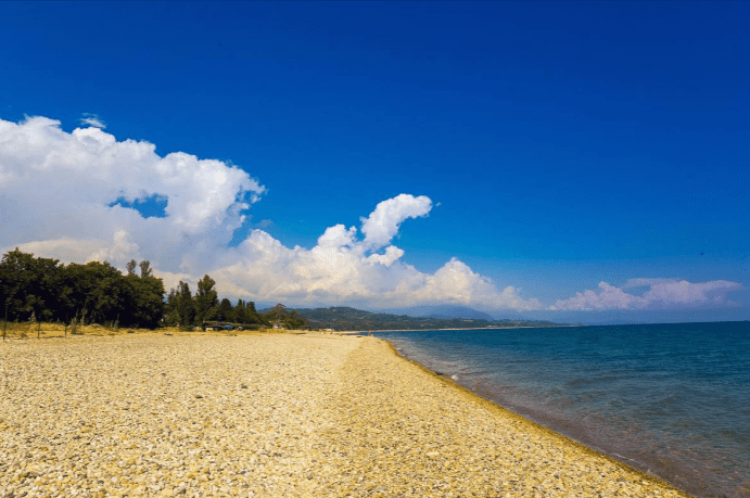 Песчанный берег возле отельного комплекса Золотого Якорь.png Песчанный берег возле отельного комплекса Золотого Якорь.png