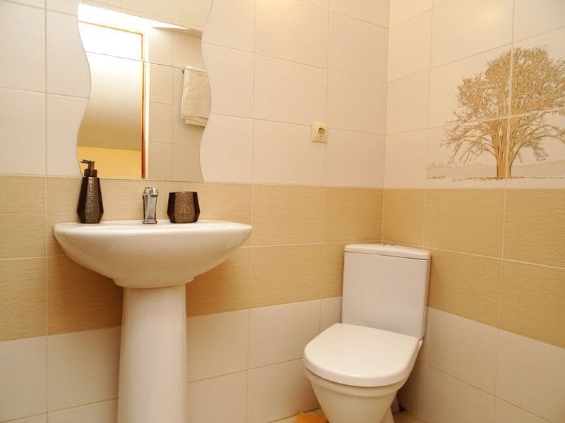 Гостевой дом Валентина в Геленджике- белый санузел.jpg Гостевой дом Валентина в Геленджике- белый санузел.jpg