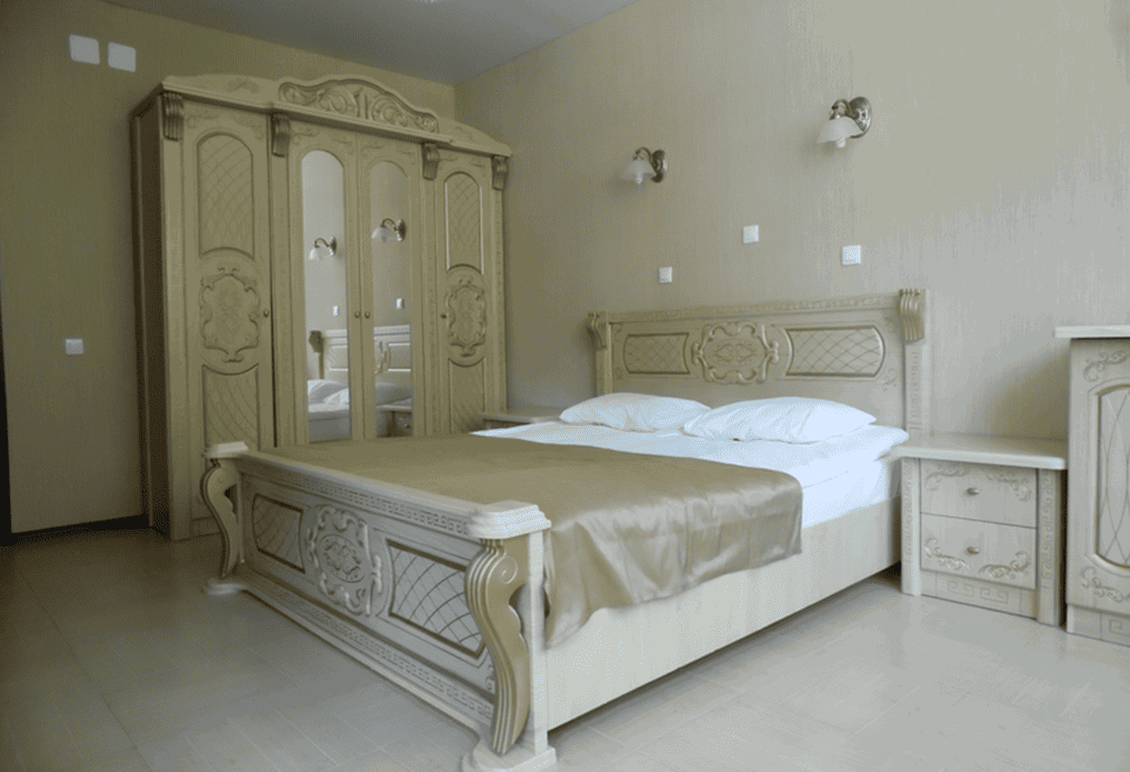 Гостевой дом Сказка в Гагра, двуспальная кровать.png