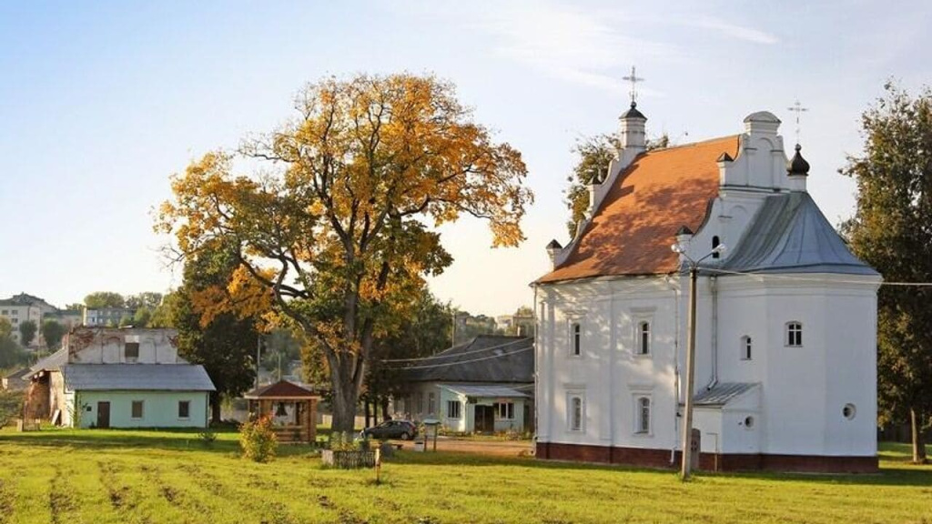 Кутеинский Богоявленский мужской монастырь, вид сзади.jpg