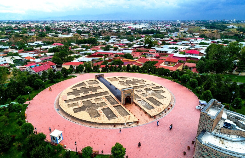 День 2 самарканд обсерватория улугбека вид снаружи.jpg День 2 самарканд обсерватория улугбека вид снаружи.jpg