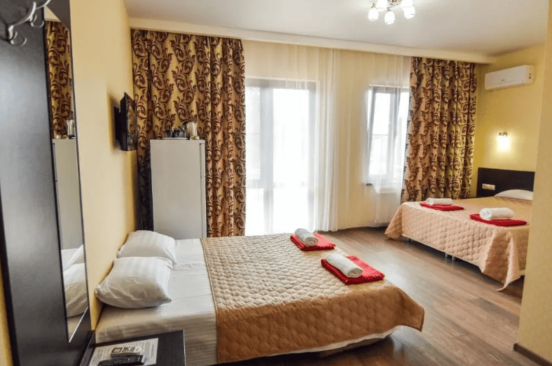 Гостевой дом Династия в Кабардинке 4-х местнй номер.png